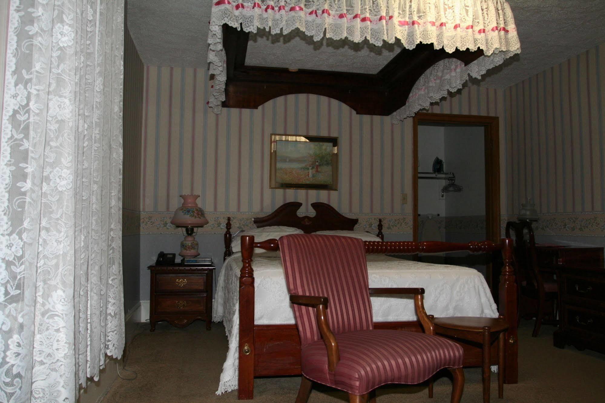 Hotel Gunter Frostburg Экстерьер фото