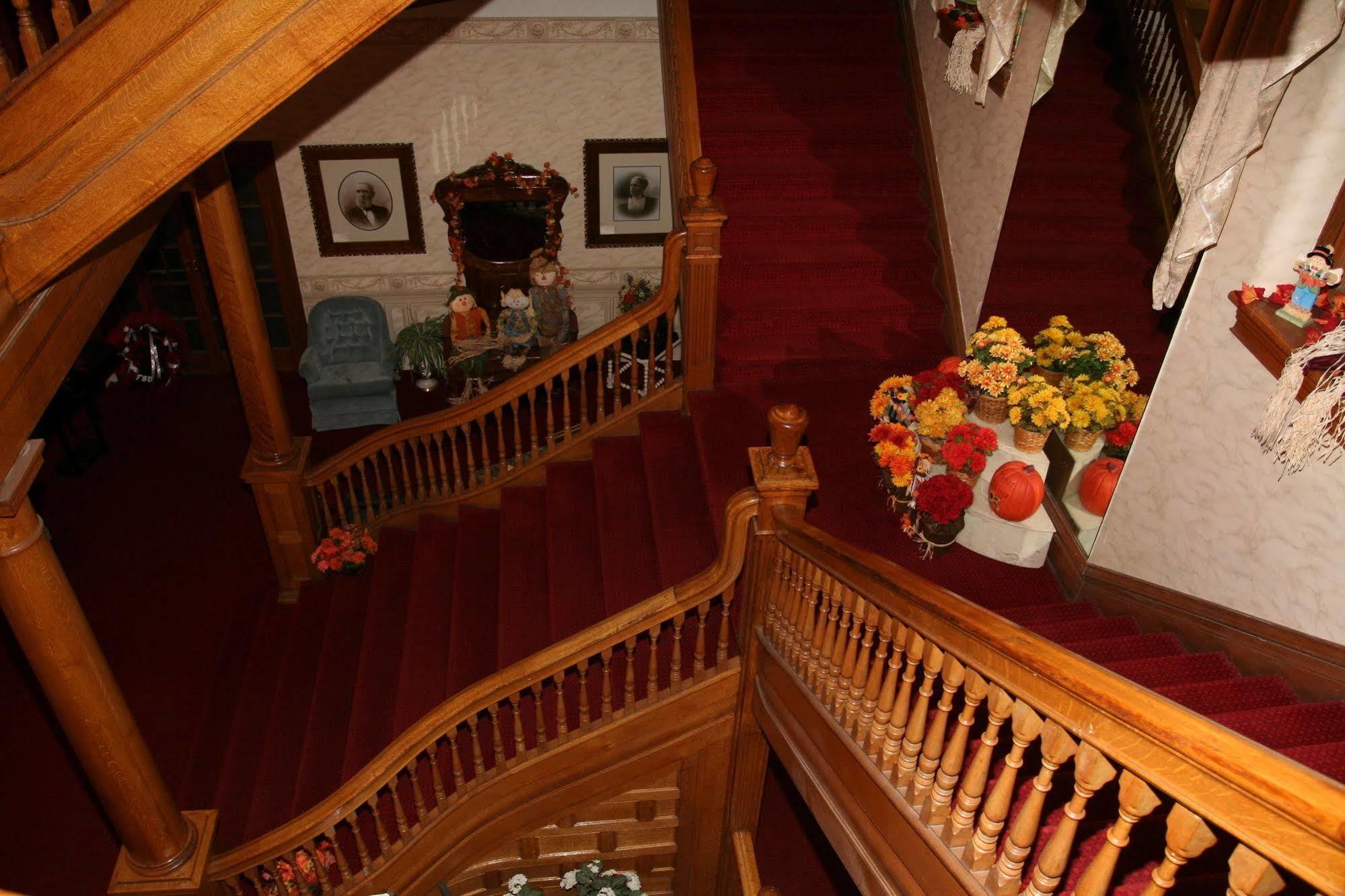 Hotel Gunter Frostburg Экстерьер фото
